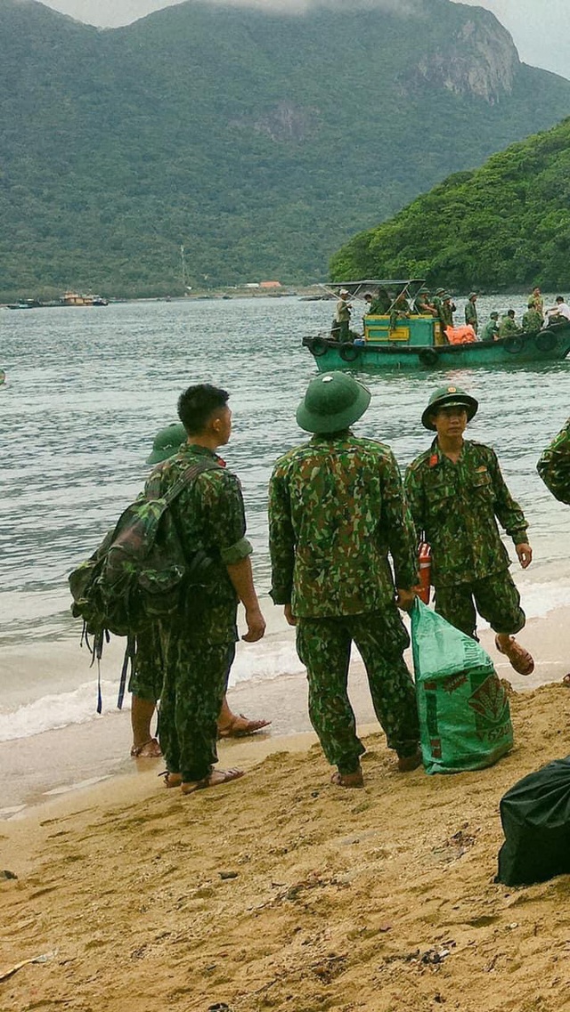 Đi tình nguyện, cô gái bất ngờ nhặt luôn anh bộ đội điển trai kém 3 tuổi về làm chồng - Ảnh 3.