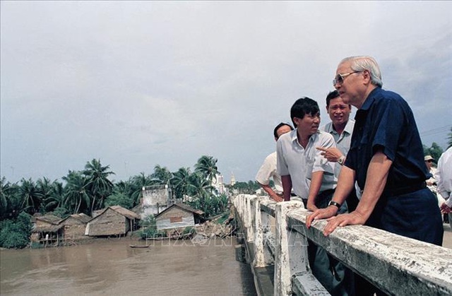  Đại hội lần thứ VIII của Đảng: Đẩy mạnh công nghiệp hóa, hiện đại hóa đất nước  - Ảnh 9.