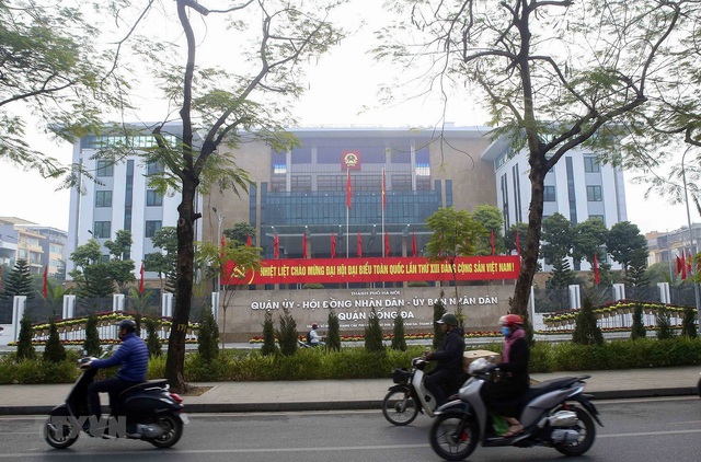 Thủ đô Hà Nội rực rỡ cờ hoa chào mừng Đại hội XIII của Đảng - Ảnh 2.