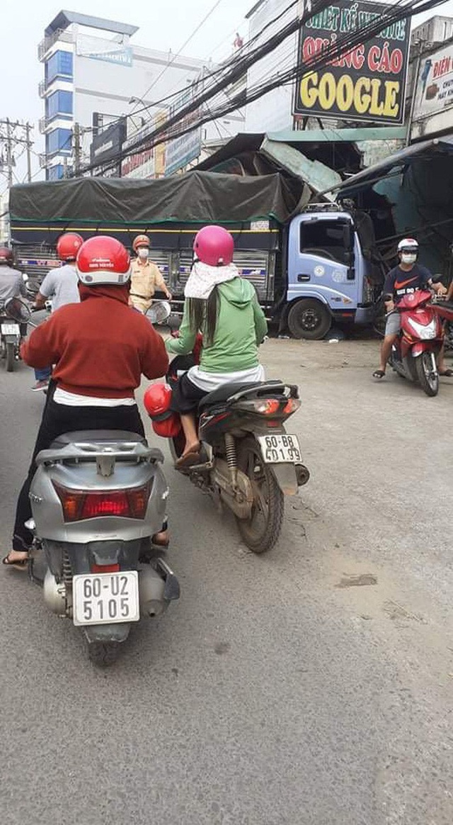 Tai nạn giao thông ở Biên Hòa, người và xe nằm la liệt - Ảnh 5.