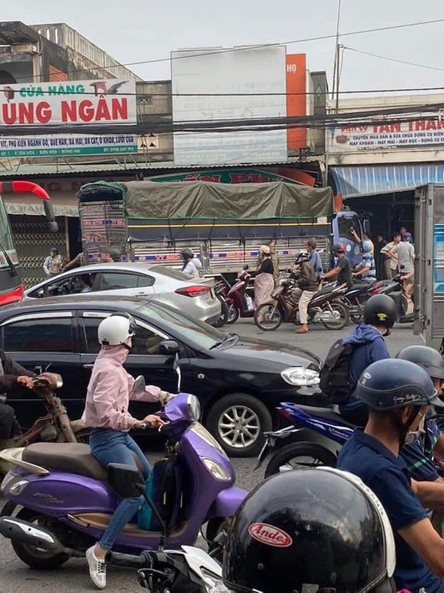 Tai nạn giao thông ở Biên Hòa, người và xe nằm la liệt - Ảnh 7.