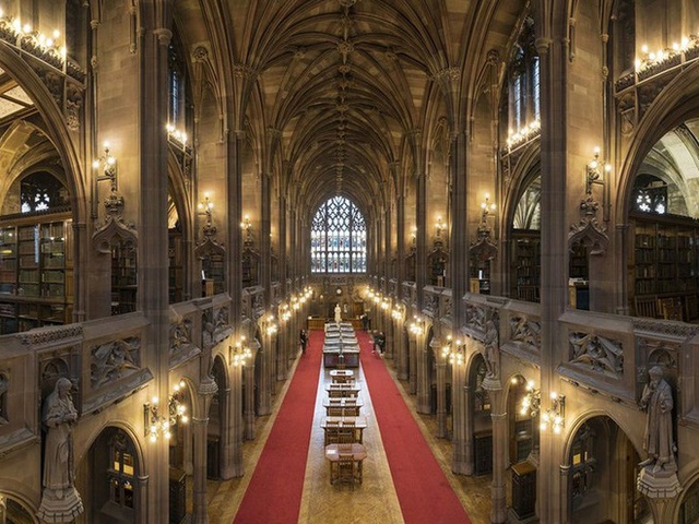 Những thư viện đẹp nổi tiếng tại châu Âu - Ảnh 6.