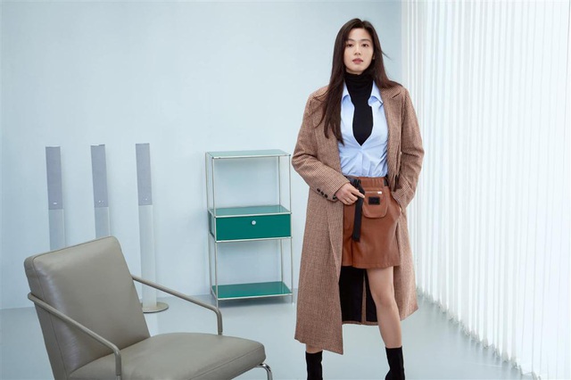 Hóng 10 set đồ của Jeon Ji Hyun, chị em nhặt ra loạt cách lên đồ ưng mắt vừa sang vừa trẻ cho mùa lạnh - Ảnh 4.