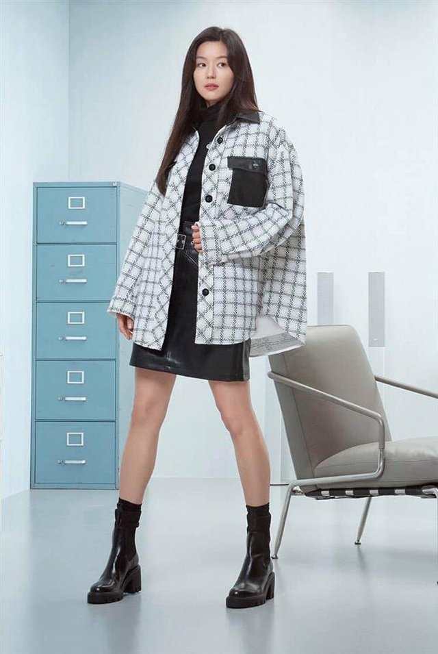 Hóng 10 set đồ của Jeon Ji Hyun, chị em nhặt ra loạt cách lên đồ ưng mắt vừa sang vừa trẻ cho mùa lạnh - Ảnh 5.