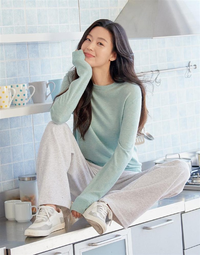 Hóng 10 set đồ của Jeon Ji Hyun, chị em nhặt ra loạt cách lên đồ ưng mắt vừa sang vừa trẻ cho mùa lạnh - Ảnh 8.