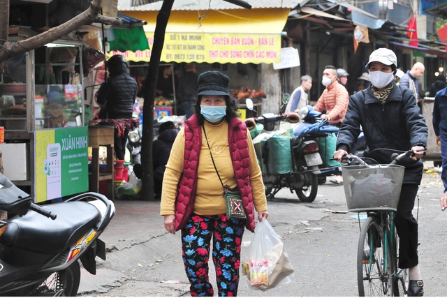 Hà Nội: Tiểu thương các chợ dân sinh nâng cao ý thức tự phòng vệ chống dịch COVID-19 - Ảnh 7.