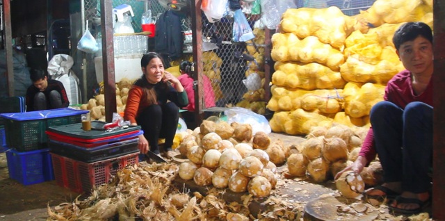 Thờ ơ phòng chống dịch tại các chợ đầu mối đông đúc của TP Hà Nội - Ảnh 3.