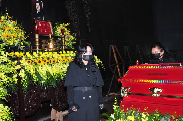 Lễ tang NSND Trung Kiên: Nhiều thế hệ học trò nghẹn ngào đến viếng - Ảnh 2.