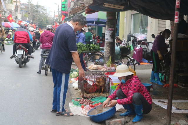 Nhiều người dân Hải Phòng vô tư rời nhà không đeo khẩu trang - Ảnh 4.