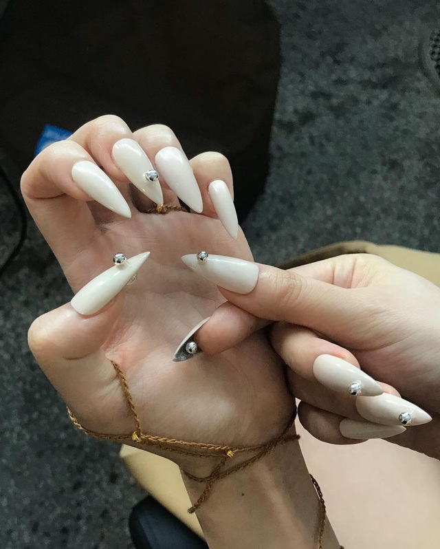 5 trend làm nail đang hot rần rần, chị em diện Tết cực sành điệu - Ảnh 21.