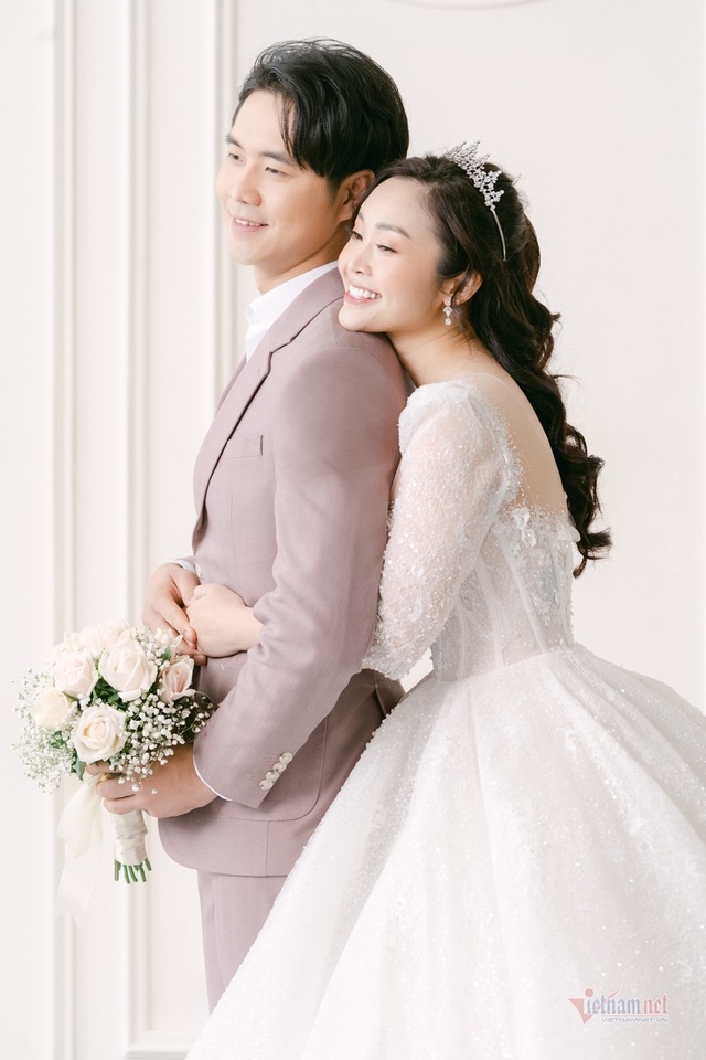 Ảnh cưới của MC Thùy Linh VTV và chồng diễn viên kém 5 tuổi - Ảnh 2.
