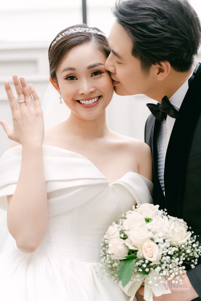 Ảnh cưới của MC Thùy Linh VTV và chồng diễn viên kém 5 tuổi - Ảnh 3.