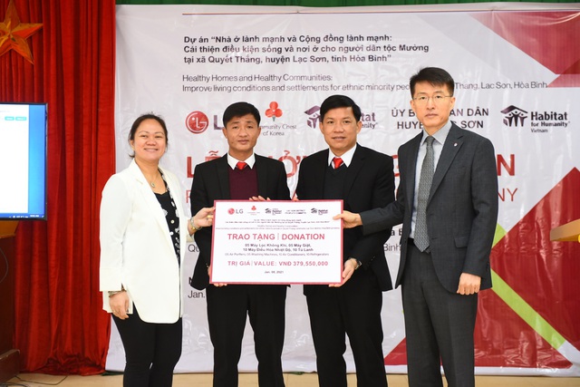 LG chung tay cùng tổ chức Habitat For Humanity xây mới và sửa chữa nhà ở cho các gia đình dân tộc Mường tại Hòa Bình - Ảnh 1.