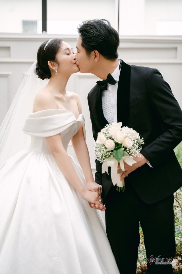 Ảnh cưới của MC Thùy Linh VTV và chồng diễn viên kém 5 tuổi - Ảnh 4.