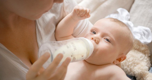 Chọn bình sữa cho trẻ: Top 4 vấn đề hàng đầu mẹ bỉm sữa muốn biết - Ảnh 5.