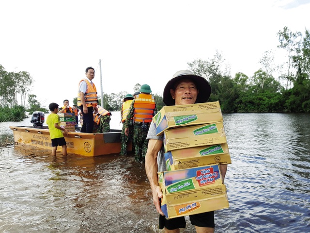 Kề vai nhau cùng chiến đấu với “thủy thần” - Ảnh 1.