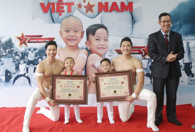Hành trình của hai “chàng trai xiếc” 3 tuổi đạt Kỷ lục Guinness Việt Nam - Ảnh 3.