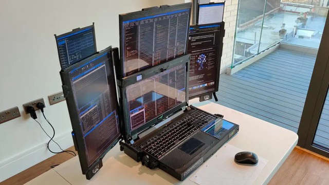 Siêu laptop có 7 màn hình, nặng gần 12 kg - Ảnh 3.