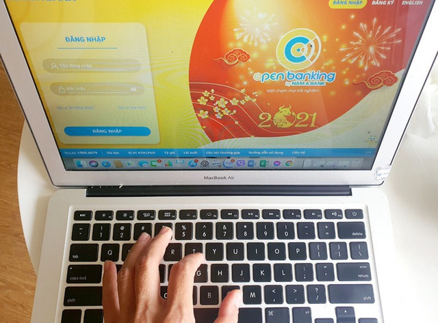  Nghỉ Tết, vẫn gửi tiết kiệm online lãi suất cao hơn tại quầy  - Ảnh 1.