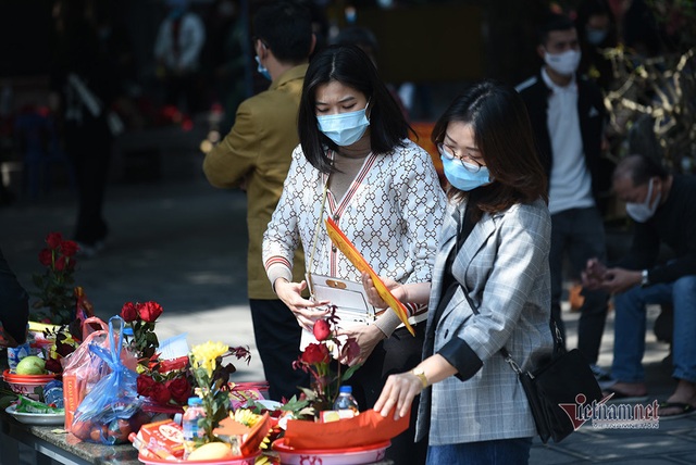 Chùa Hà đông nghẹt người trẻ đến cầu duyên ngày Valentine - Ảnh 11.