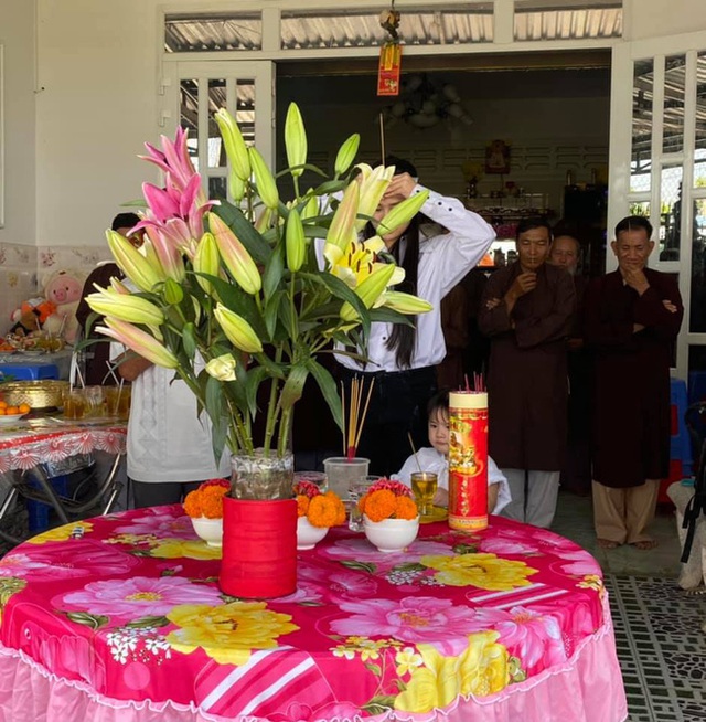 Vợ 2 Vân Quang Long tổ chức lễ cúng 49 ngày cho chồng - Ảnh 2.