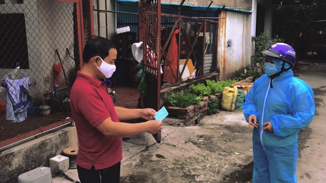 Người dân tâm dịch Chí Linh quay lại “thời kỳ tem phiếu” để quyết thắng COVID-19 - Ảnh 3.