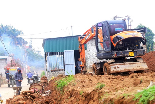 Vừa hết Tết, vựa đào lớn nhất miền Bắc lại tất bật chuẩn bị vụ mới - Ảnh 9.