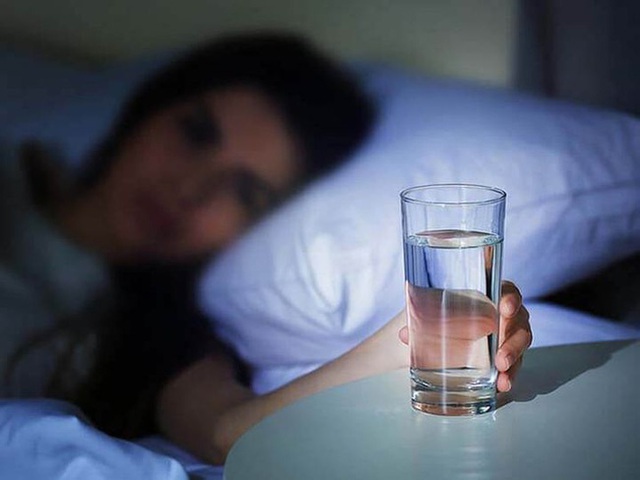 Bí quyết trường thọ: Uống ba cốc nước mỗi ngày để ngăn ngừa mọi bệnh tật và sống lâu trăm tuổi - Ảnh 1.