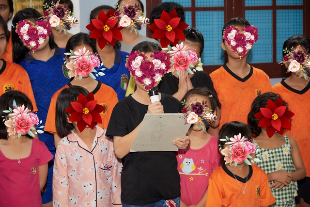 Hoa hậu Khánh Vân ghé thăm ngôi nhà bảo vệ trẻ em bị xâm hại tình dục những ngày cận Tết - Ảnh 2.