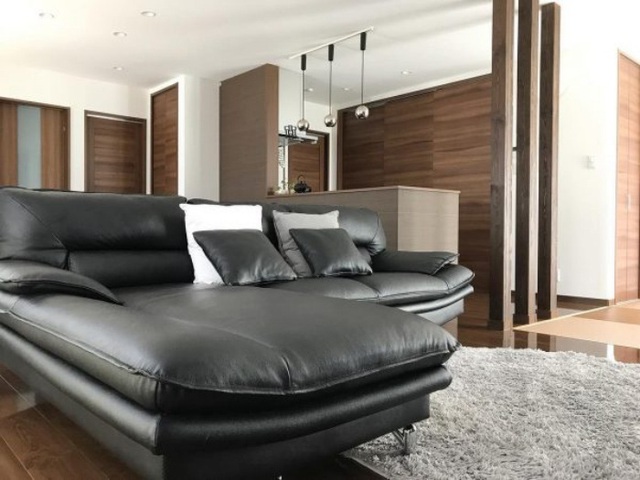 Cách bố trí sofa chữ L giúp không gian nhỏ vừa rộng thoáng vừa thanh lịch - Ảnh 4.