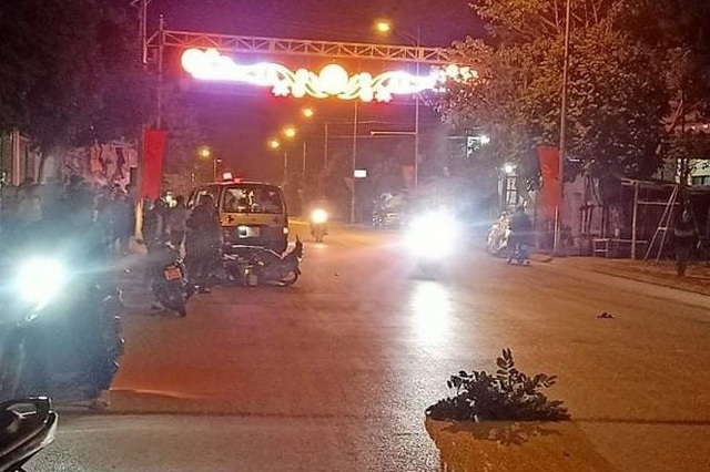 Hòa Bình: 2 xe máy đối đầu trong đêm khiến 2 người tử vong - Ảnh 1.