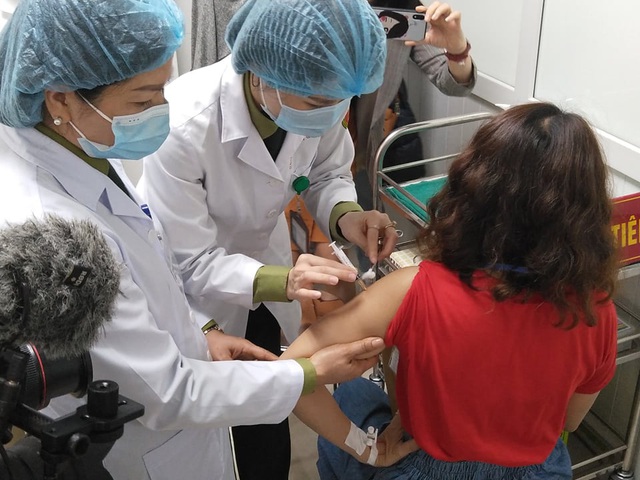 35 người tình nguyện tiêm thử nghiệm vaccine COVID-19 made in Vietnam - Ảnh 5.