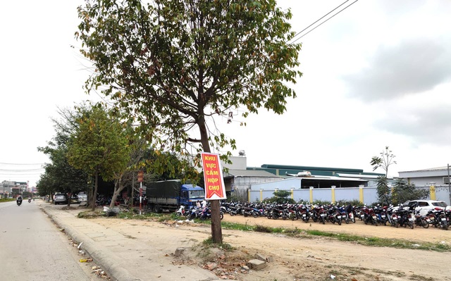 Thanh Hóa: Chủ tịch huyện chỉ đạo dẹp “chợ cóc” bủa vây Quốc lộ 45 - Ảnh 2.