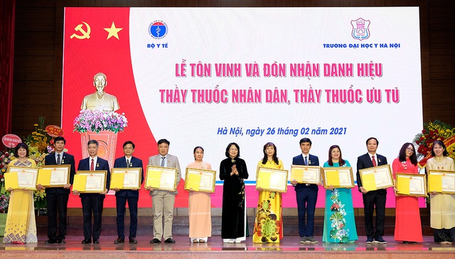 5 chuyên gia y khoa hàng đầu thuộc Đại học Y Hà Nội nhận danh hiệu Thầy thuốc Nhân dân - Ảnh 2.