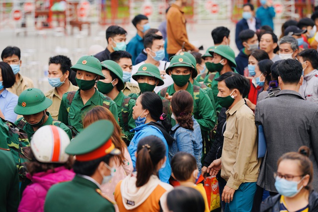 Những hình ảnh xúc động tại lễ tiễn chân tân binh lên đường nhập ngũ ở Thừa Thiên – Huế - Ảnh 6.