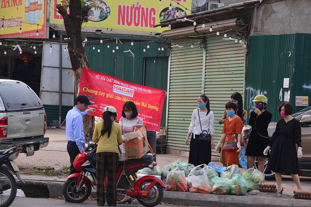 Hà Nội: Các điểm giải cứu nông sản xuất hiện khắp nơi - Ảnh 5.