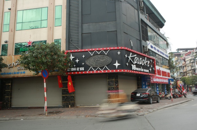 Quán bar, karaoke cửa đóng then cài sau lệnh của TP Hà Nội để phòng dịch COVID-19 - Ảnh 6.