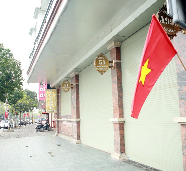 Quán bar, karaoke cửa đóng then cài sau lệnh của TP Hà Nội để phòng dịch COVID-19 - Ảnh 13.