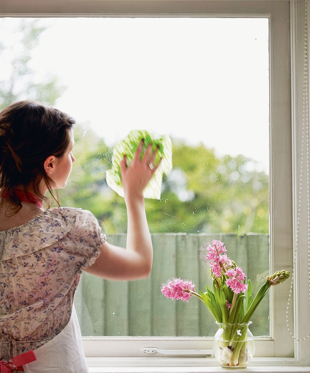 Các mẹo lau cửa kính đơn giản nhưng cực kì hiệu quả - Ảnh 2.