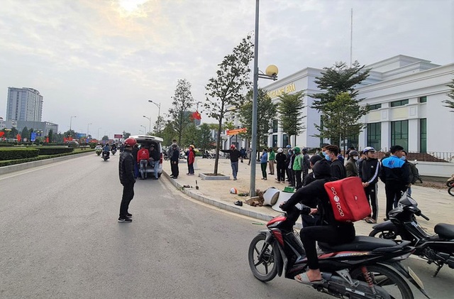  Phóng xe máy như bay tông vào chậu hoa, người đàn ông tử vong tại chỗ  - Ảnh 1.