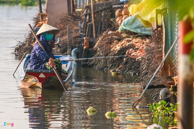 Phóng sinh hơn 1 tấn cá trê xuống sông Sài Gòn - Ảnh 5.
