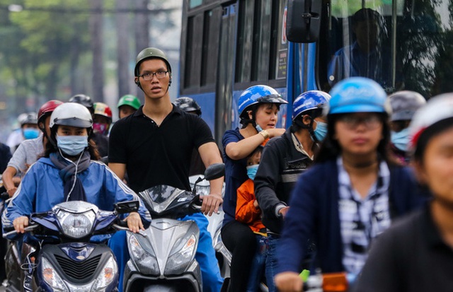  Cuộc sống khó khăn của người khổng lồ cao 2,2 mét được Việt Hương gọi là con trai - Ảnh 3.