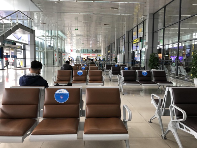 Sân bay, ga tàu vắng bóng hành khách những ngày cận Tết - Ảnh 2.