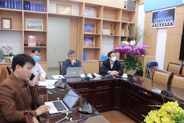Ngày cuối năm, giáo sư hàng đầu Việt Nam hội chẩn toàn quốc bàn hướng điều trị bệnh nhân COVID-19 nặng - Ảnh 3.