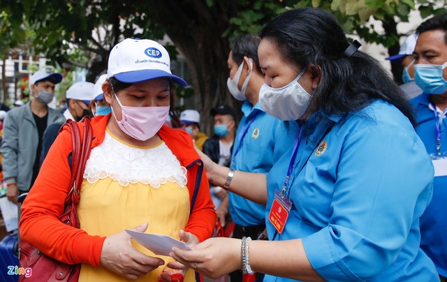 Chuyến tàu đặc biệt chở hàng trăm công nhân về quê đón Tết - Ảnh 7.