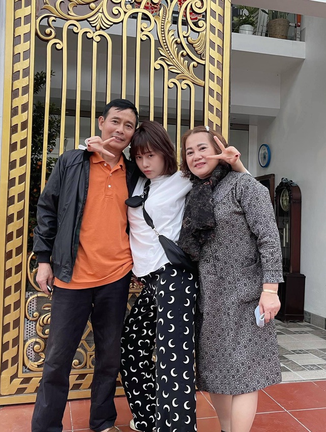 Nghệ sĩ Việt những ngày cận Tết người khóc nhớ bố mẹ, người bị giục lên xe hoa - Ảnh 4.