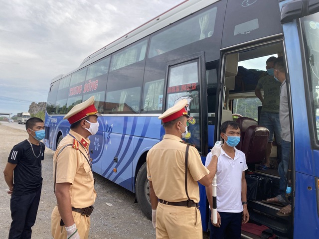 Thanh Hóa lập thêm chốt kiểm dịch, hủy bỏ hàng loạt các sự kiện chào đón năm mới - Ảnh 1.