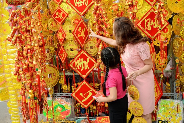 Hoạt động ng&agrave;y Tết n&ecirc;n l&agrave;m để trẻ kh&ocirc;ng ch&uacute;i đầu v&agrave;o điện thoại - Ảnh 2.