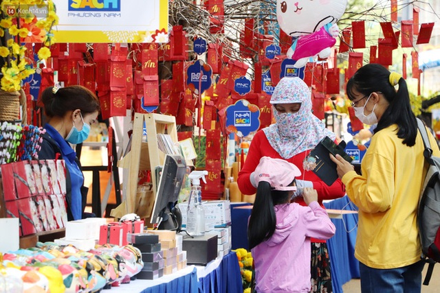 TP.HCM ngày đầu tạm dừng các hoạt động vui chơi, giải trí: Hàng quán đóng cửa, đường phố vắng vẻ - Ảnh 15.