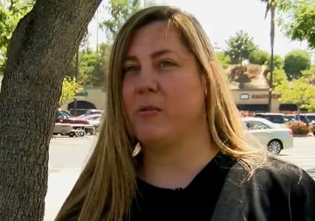 Người phụ nữ thấy 2 mẹ con thai phụ ăn xin đáng thương bước lên chiếc xe và diễn biến tiếp theo khiến bà muốn gọi cảnh sát ngay - Ảnh 5.